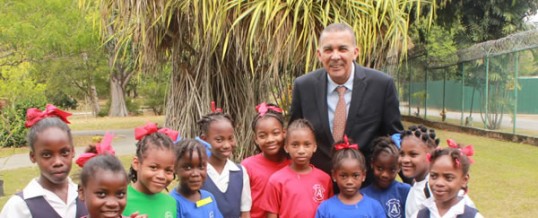 School Children Greeted In The Gardens